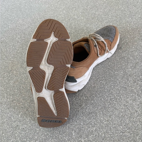 Sorel Women's Kinetic RNEGD Caribou Boot size 8 - Picture 3 of 5